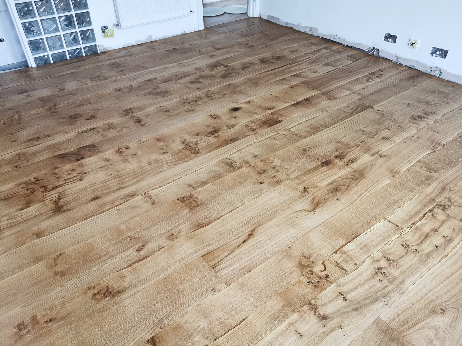 Solid Pippy oak flooring